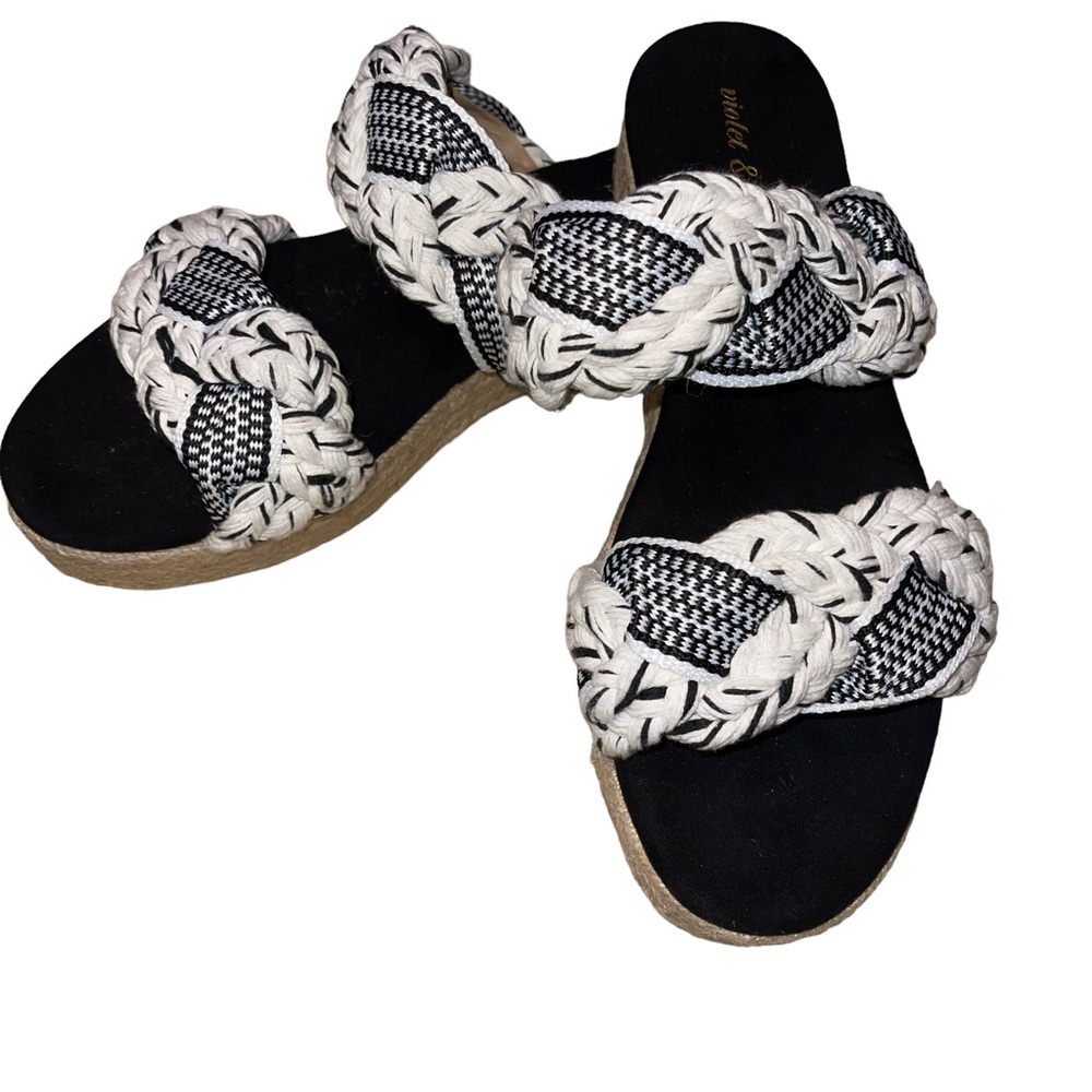 Violet & Red Women’s Woven Wedge Slip On Sandals Size 7M NWOT Black Off White